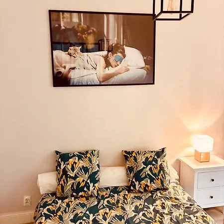 Quaint Renovated In The Heart Of Town Antibes